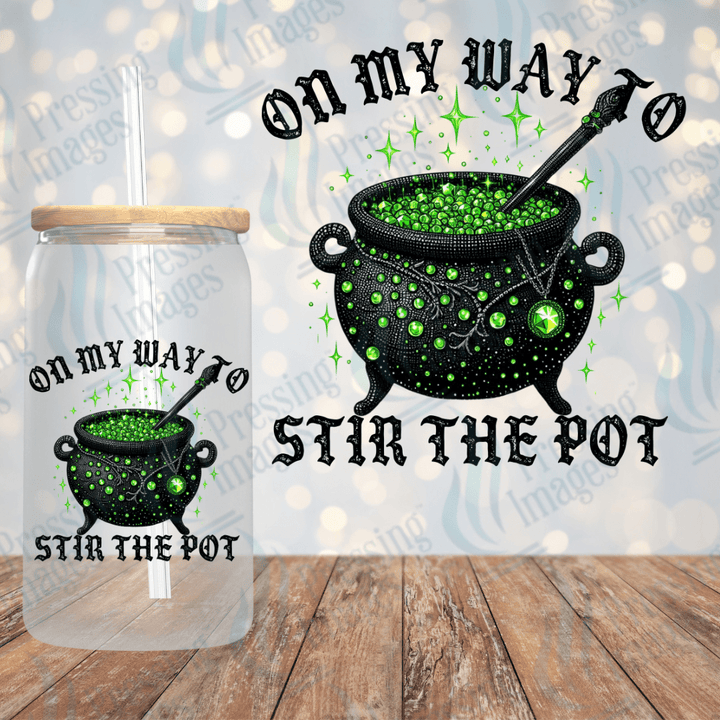 UVD 1942 On my way to stir the pot - Pressing Images