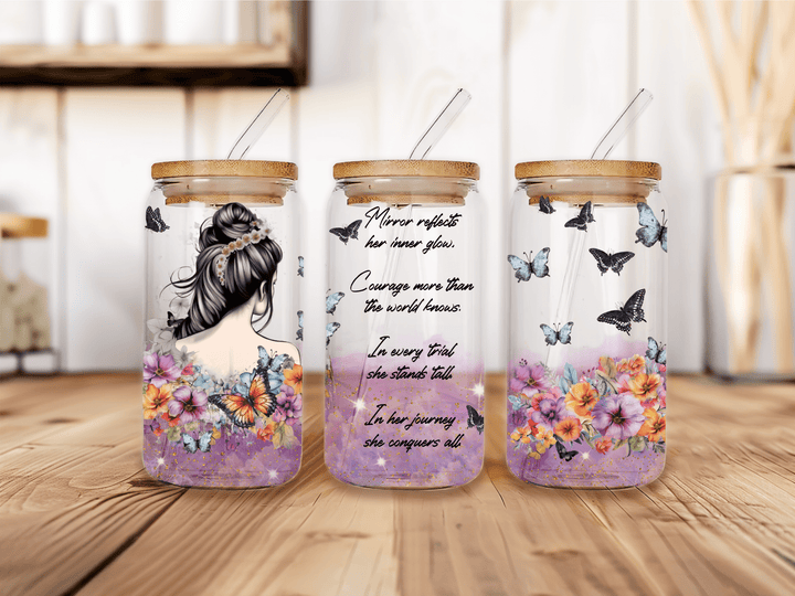 UVW 1331 Mirror reflects her inner glow - Pressing Images