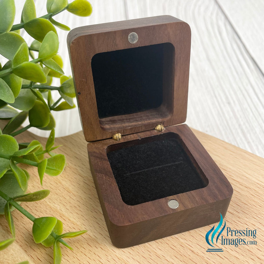 open wooden ring box with one slot for laser engraving 